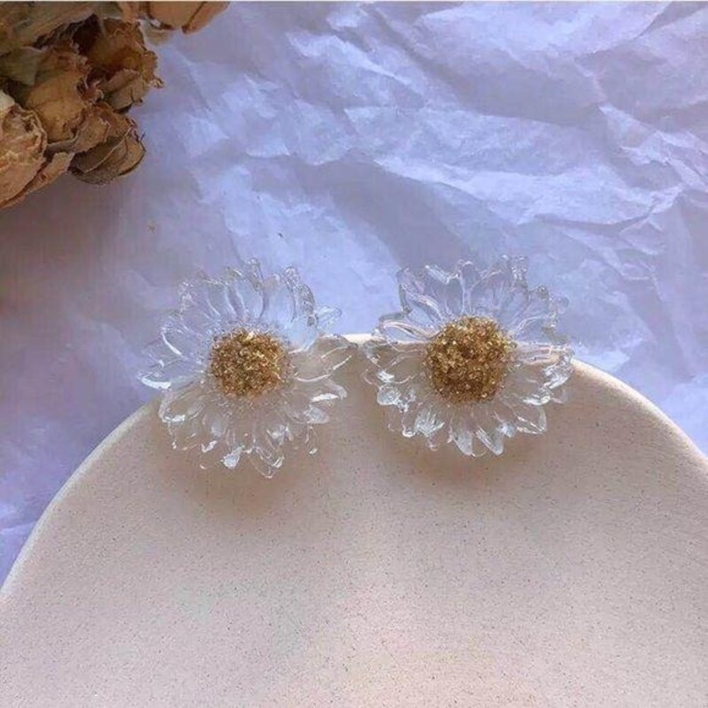NWOT Handmade Resin Floral Earrings